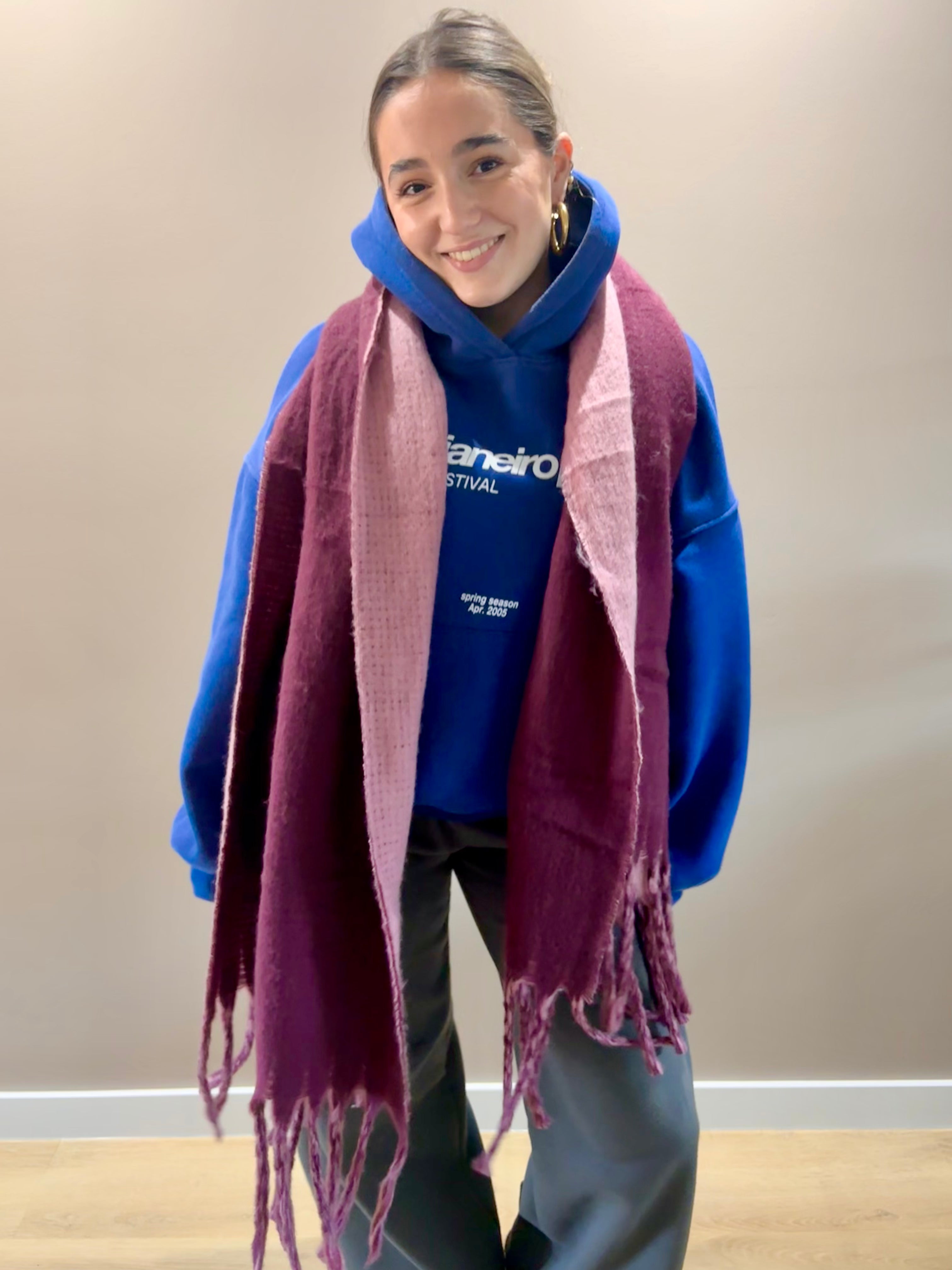 Hug Me Scarf - Crimson