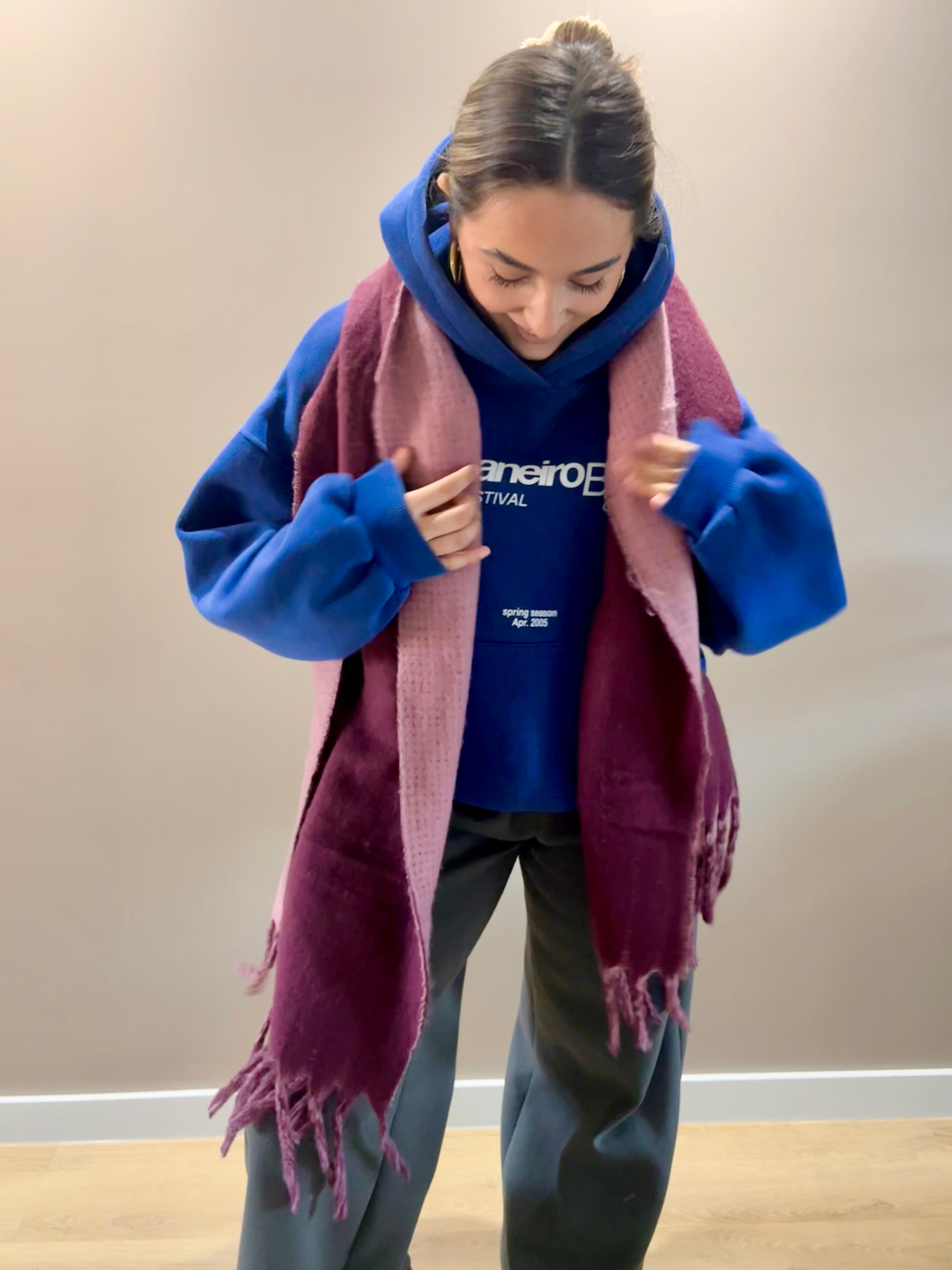 Hug Me Scarf - Crimson