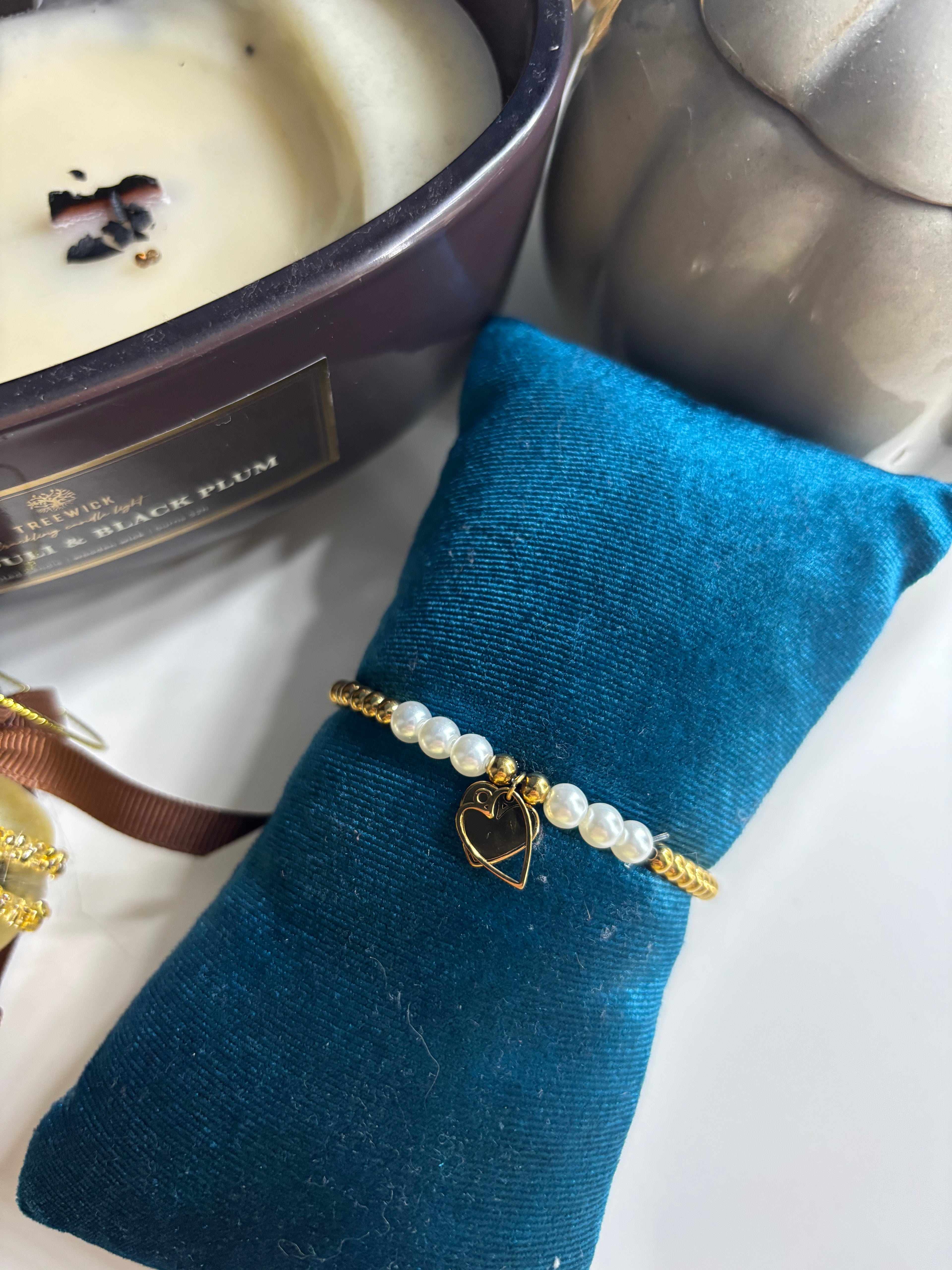 Kralen armbandje met parels en hartje